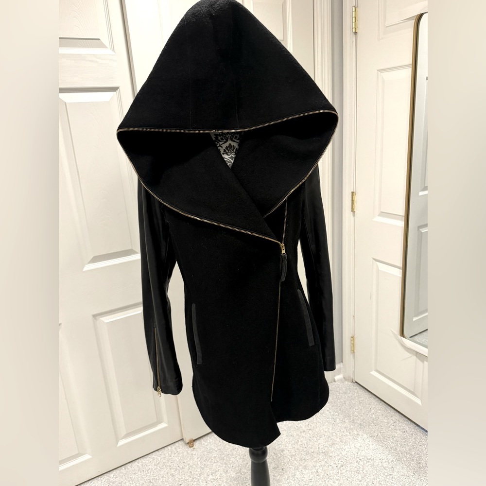 MACKAGE Black Hooded Leather Sleeve Coat, Size Medium. Pristine condition!